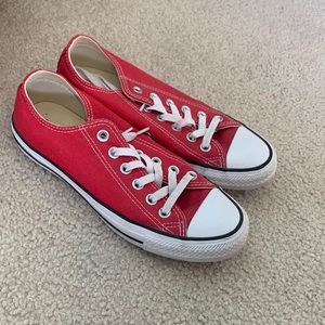 Red low top converse